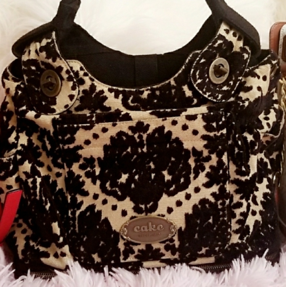 Cake by Petunia Pickle Bottom Society satchel
